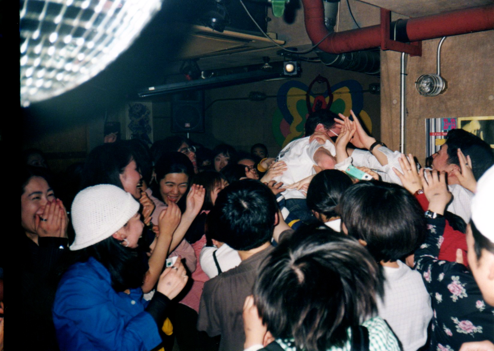 James Lavelle stage diving Oita, Japan 1995