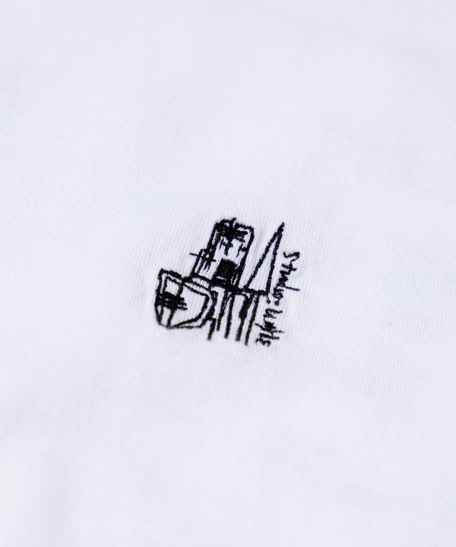 File:2021 studio ARMouR × UNKLE TEE 2 white front detail.jpg