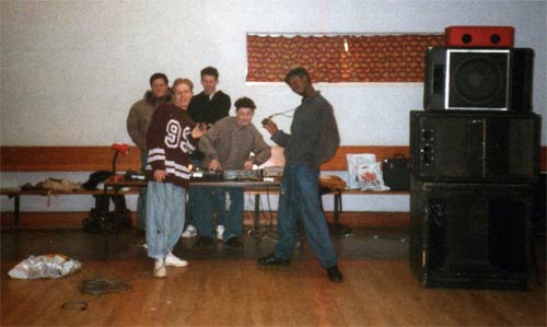 The Underground Movement in 1988 at The Kidlington Forum Youth Centre – Pictured: Dave Thomson, Justin Winks, Mark Burgess, Matthew Puffett (behind the lense) with friends Rob Gaskins & Dan Cooper